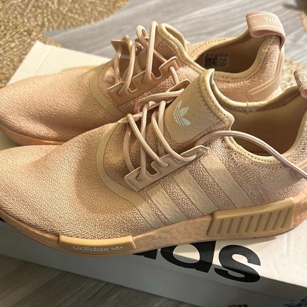 Adidas Peach Casual Sneakers 8 1/2